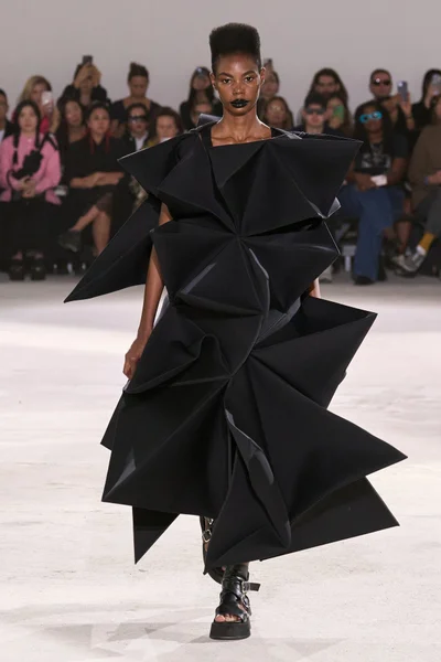 Look 10